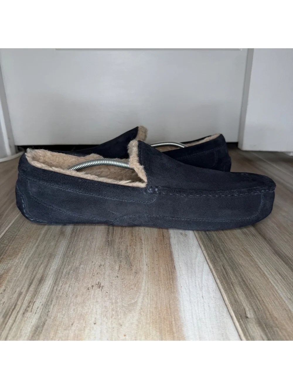 UGG Ascot Black Leather Slippers Sherpa Wool Blend Insoles Men’s Sz 15
